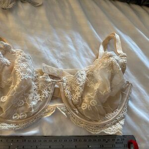 Victoria's Secret Ivory Lace Bra